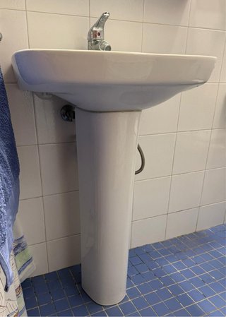 Lavabo Roca Victoria con pedestal y grifo