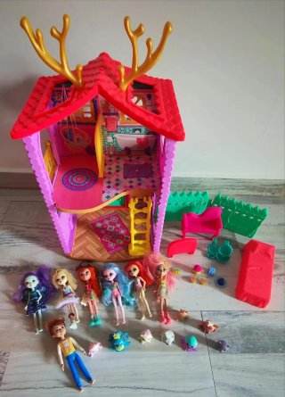 Casa de muñecas ENCHANTIMALS con muñecos y accesor