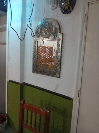 Espejo decorativo plateado y verde