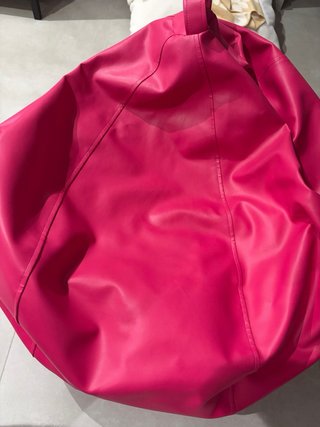 Puff rosa de piel sintética