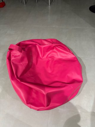 Puff rosa de piel sintética