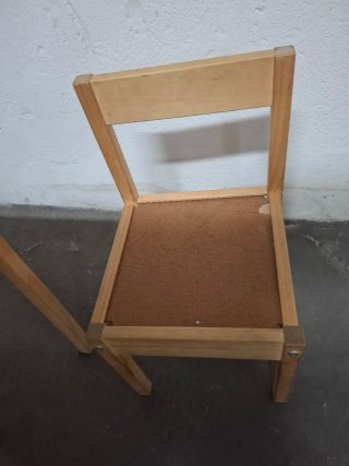 Mesa y 2 sillas infantiles madera