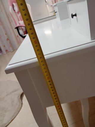 Tocador blanco con espejo ovalado
