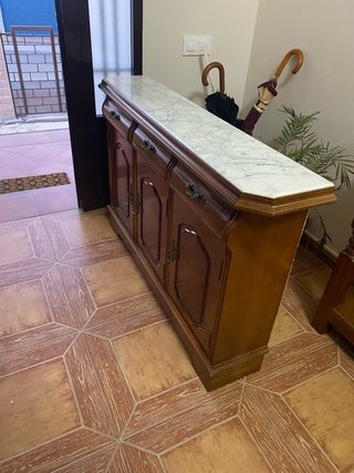 Entradita recibidor madera y mármol