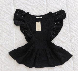 Blusa volantes tachuelas negra talla M