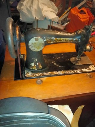 Máquina de coser Singer antigua
