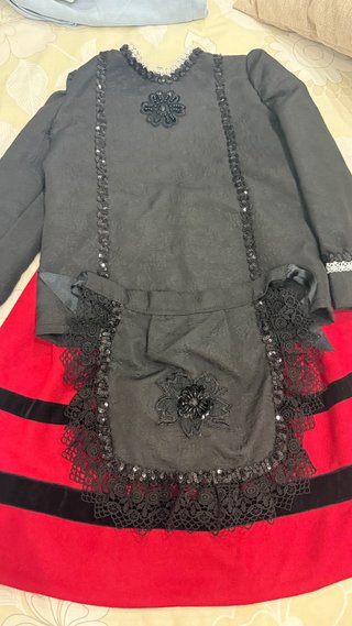 Traje tradicional riojano negro y rojo