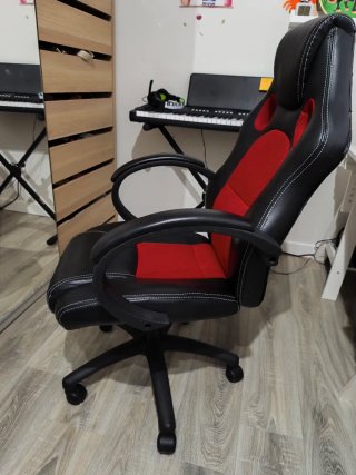 Silla de oficina ergonómica negra y roja