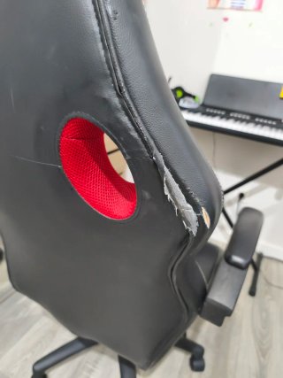 Silla de oficina ergonómica negra y roja