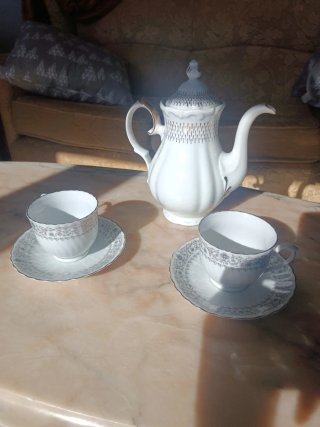 Juego de café de porcelana blanco y dorado