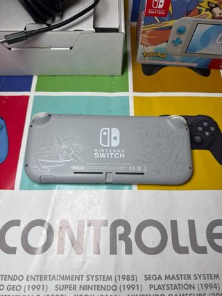 Nintendo Switch Lite Edizione Limitata Zacian e Zamazenta