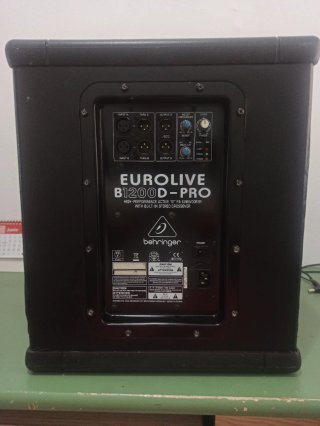 Altavoces Behringer B210d Behringer B1200D Pro Sub