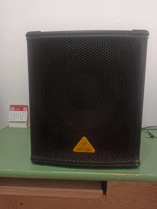 Altavoces Behringer B210d Behringer B1200D Pro Sub