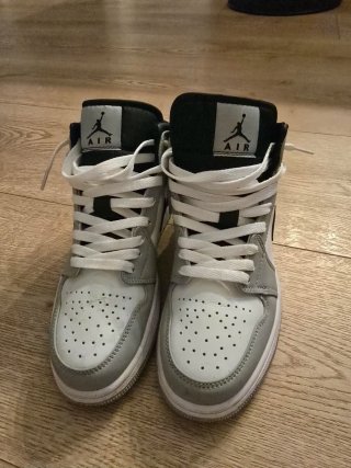 Zapatillas Air Jordan 1 Gris y Blanco