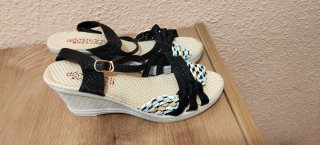 Sandalias Admirezzi Mujer Tacón Cuña Negro Multico