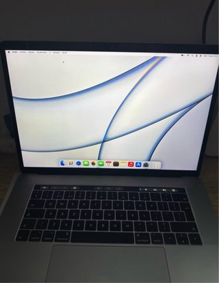 MacBook Pro 15,4 pulgadas  2017 i7 16GB RAM 500GB