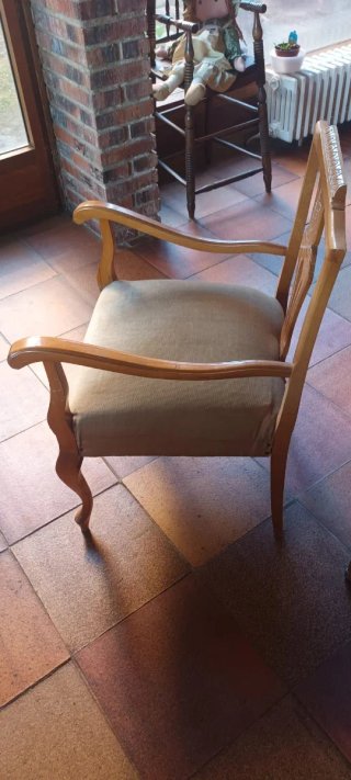 Butaca antigua de madera