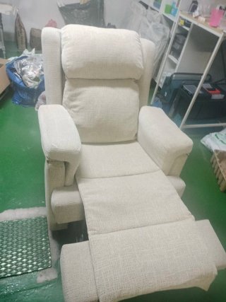Sofá reclinable de tela beige