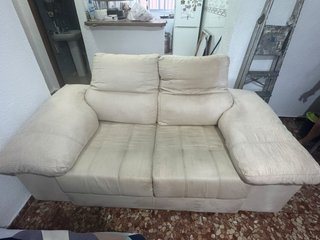 Sofá beige de tela de 2 plazas