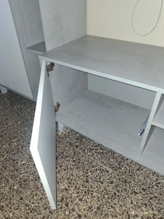 Mueble TV gris y blanco