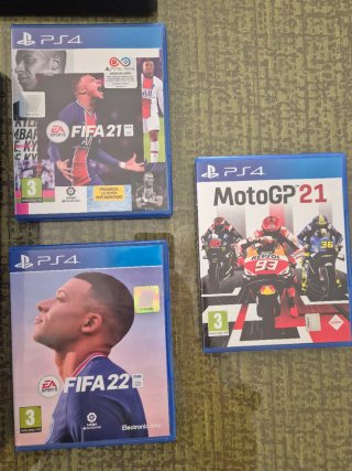 Console PS4 Nera + 3 Giochi + 2 Controller