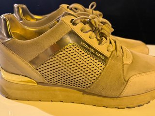 Zapatillas Michael Kors Beige y Doradas