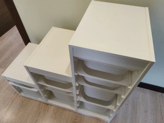 Mueble Escalera Blanco con Cestas