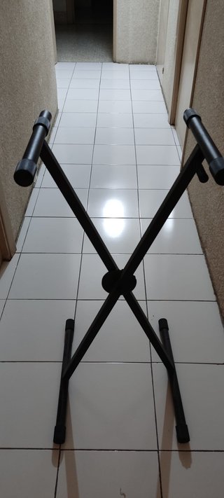 Piano Yamaha PSR-E313 con soporte