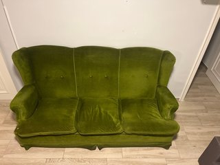 Divano in velluto verde