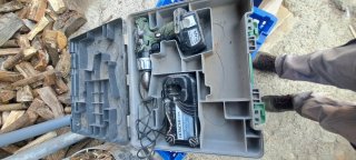 Caja y cargador taladro Hitachi