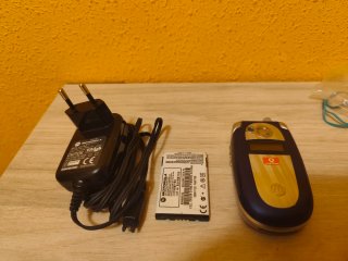 Motorola V550 Azul/plateado + Cargador y Batería