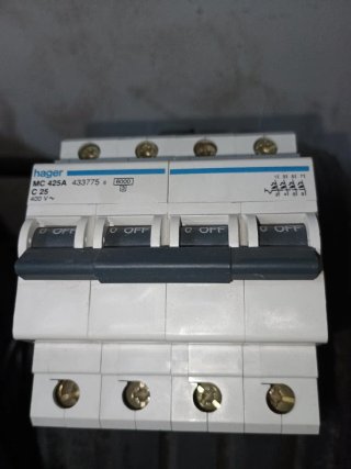 Hager MC 425A Interruptor Automático
