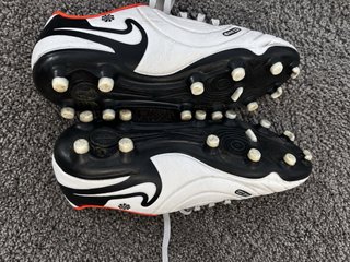 Zapatillas de fútbol Nike Blancas y Negras
