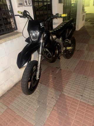 Yamaha DT Negra