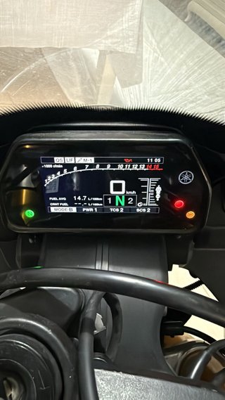 Yamaha R1M Deportiva Azul y Blanca