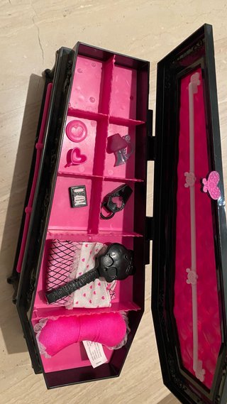 Cama Ataúd Monster High con Accesorios