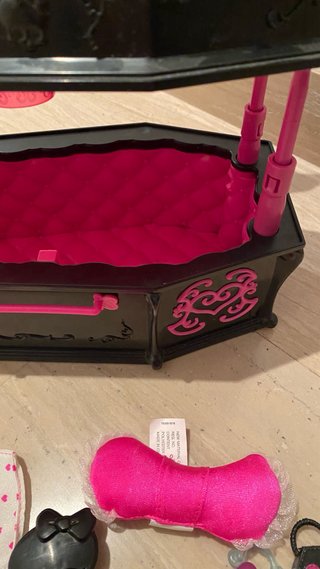 Cama Ataúd Monster High con Accesorios