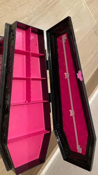 Cama Ataúd Monster High con Accesorios