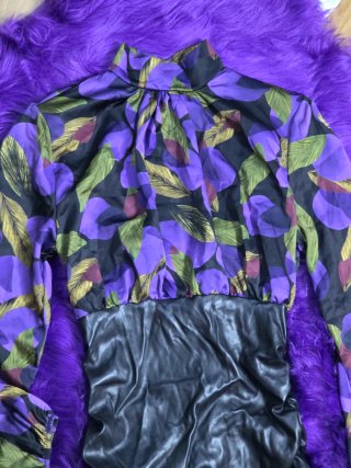 Vestido estampado floral y efecto piel