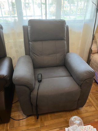Sillón reclinable motorizado tela gris