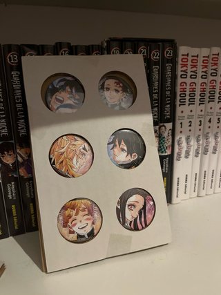 Chapas de la edición especial del Tomo 22