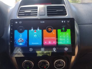 Autoradio Android nero e argento