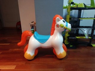 Caballo correpasillos infantil