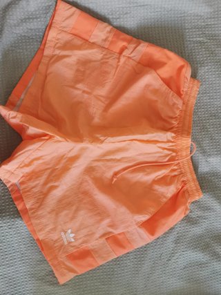 Shorts deportivos Adidas naranja