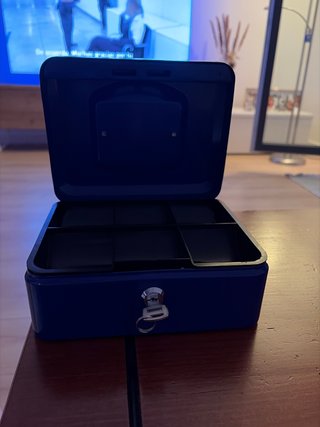 Hucha de seguridad azul con llave