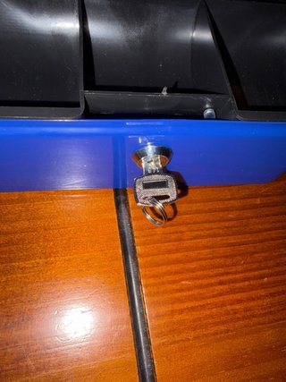 Hucha de seguridad azul con llave