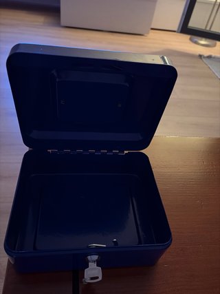 Hucha de seguridad azul con llave