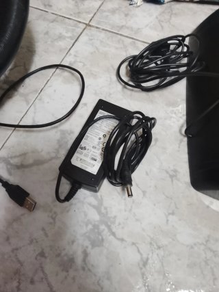 Volante Logitech con Pedales