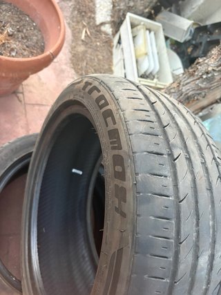 2 Neumáticos Usados 215/45R16 90V
