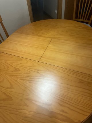 Mesa redonda extensible y 4 sillas de madera